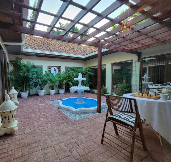 Vive Utila - Bed & Breakfast Exterior photo