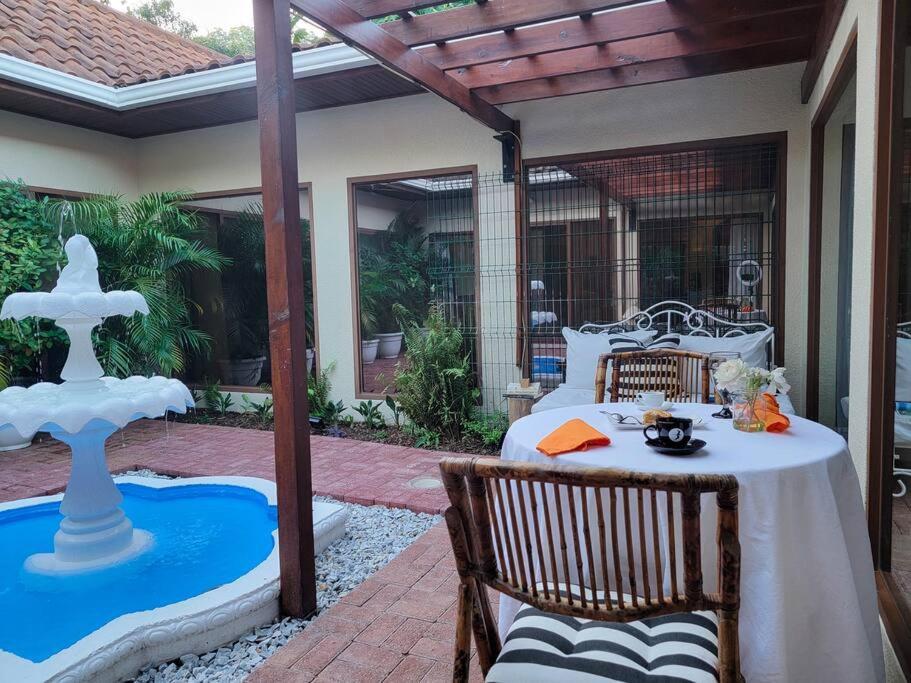 Vive Utila - Bed & Breakfast Exterior photo