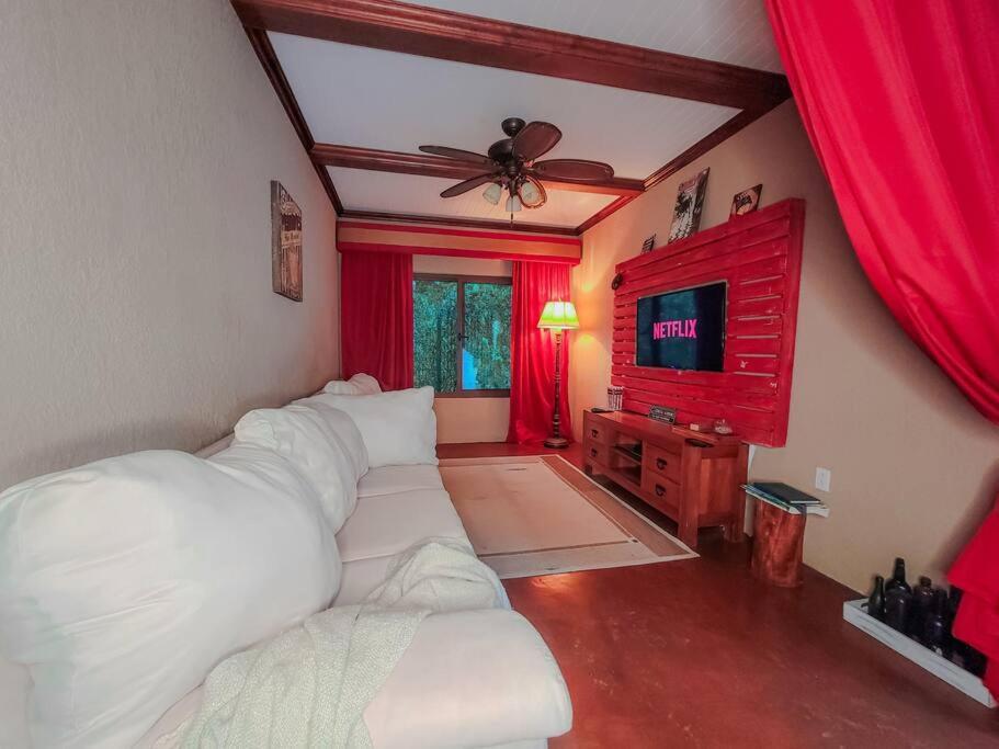 Vive Utila - Bed & Breakfast Exterior photo
